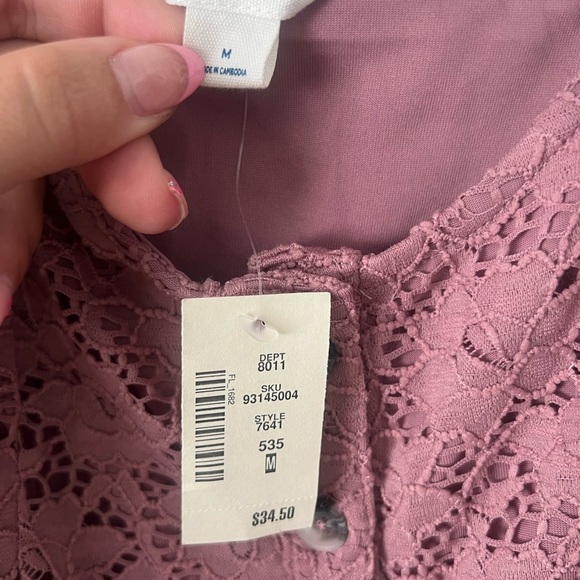 Aeropostale Women’s Cropped Floral Lace Button-Down Tank Top - NWT - Picture 2 of 4